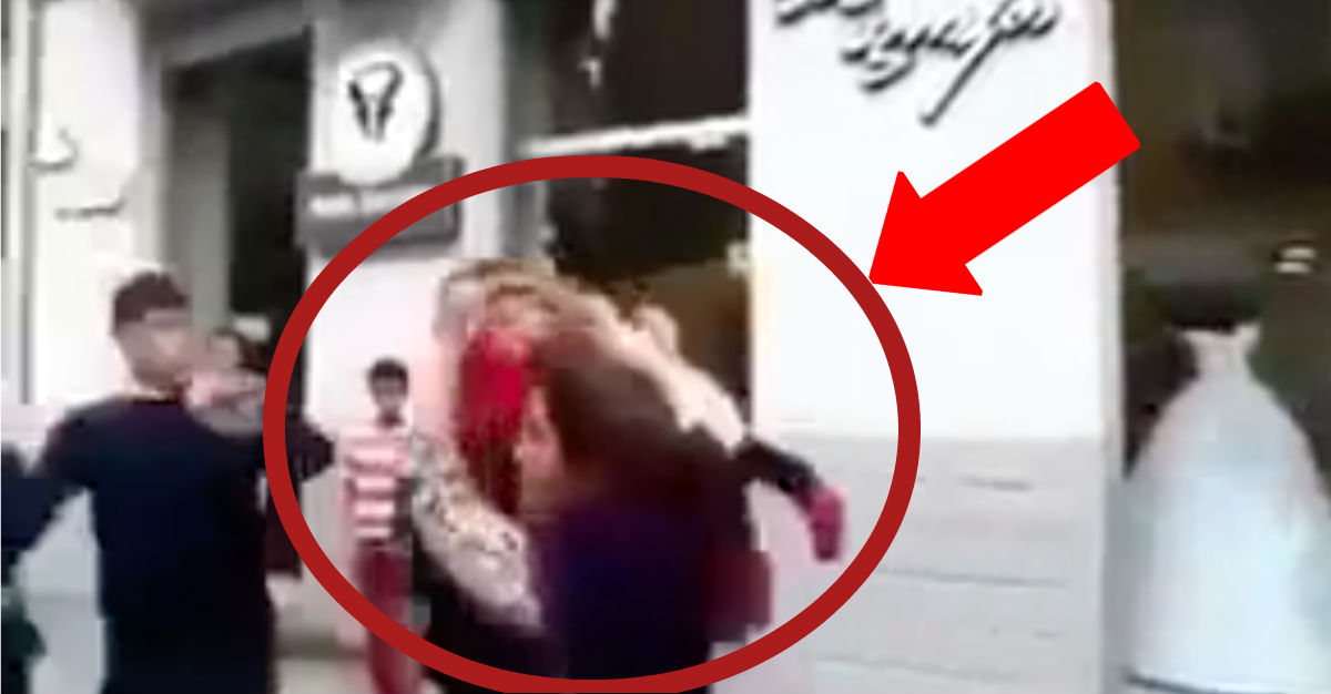 woman uses child weapon fight